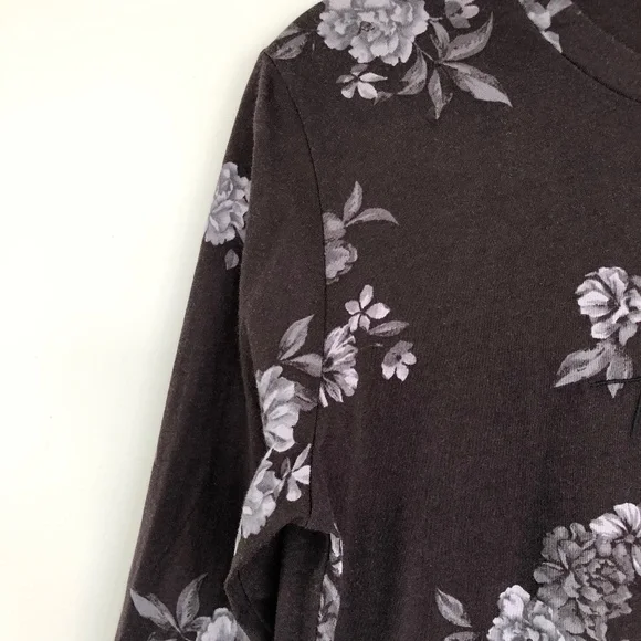Long Sleeve Cotton Tee with Floral Design - Picture 5 of 16
